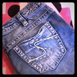 🌺🌺 CUTE and FUN Silver Jeans Capris🌺🌺